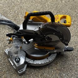 DEWALT 20-Volt MAX XR Cordless 10 in. Dual Bevel Fixed Miter Saw (Tool Only)
