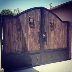 Wood & Metal Rustic Gate 