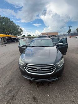 Ford Taurus limited gris 2016