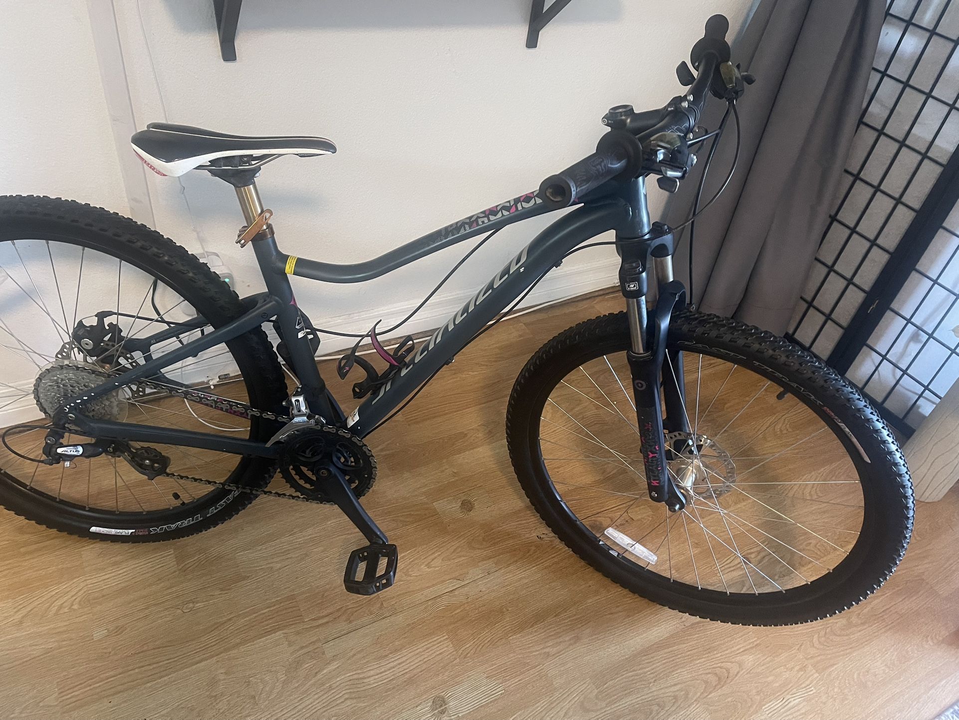 Specialized Jynx Sport 650b 27.5" mountain bike size M / 17"