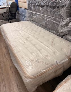TXL size adjustable power base with SAATVA Classic