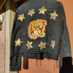 Signature8 Women's size small denim cutoff jacket with tiger on back
