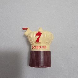Vintage Seagram’s 7 Crown Whiskey Bottle Pour Spout Plastic Barware Promo (UA)