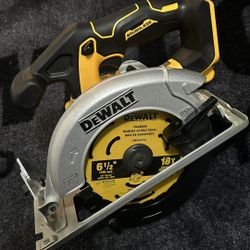 20V MAX Cordless 6.5 in. Sidewinder Style Circular Saw (Tool Only)