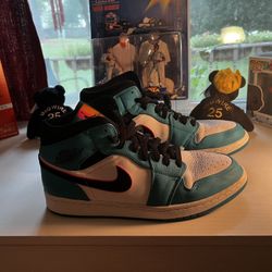 Jordan 1 Mids
