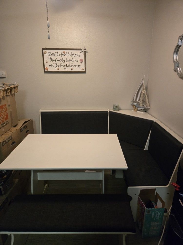 Dinning Room Nook/Table
