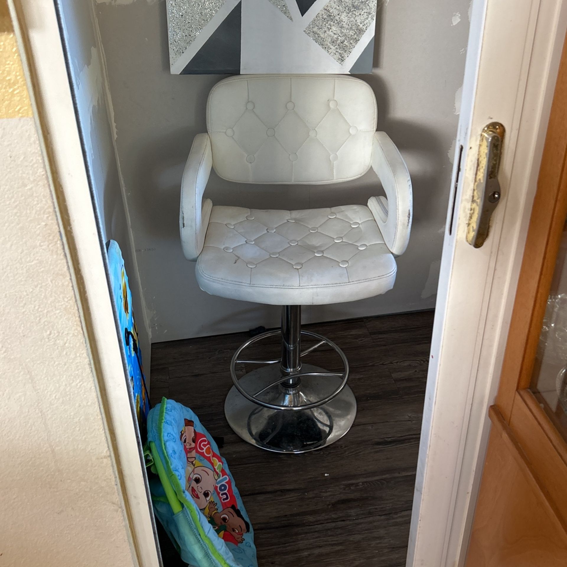 Chair With Frame
