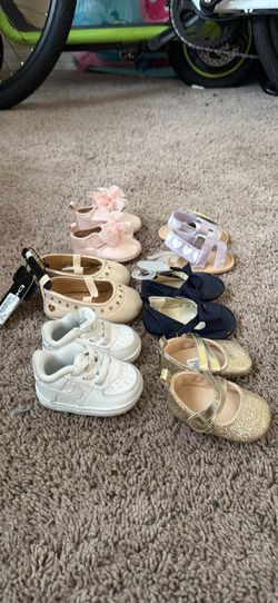 Baby shoes (1 bundle)