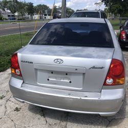 Se Vende Motor Nítido Trasmision Nítida Interior Nítido Hyundai Accent 2004 124 Mil Millas Solo Problema Eléctrico 