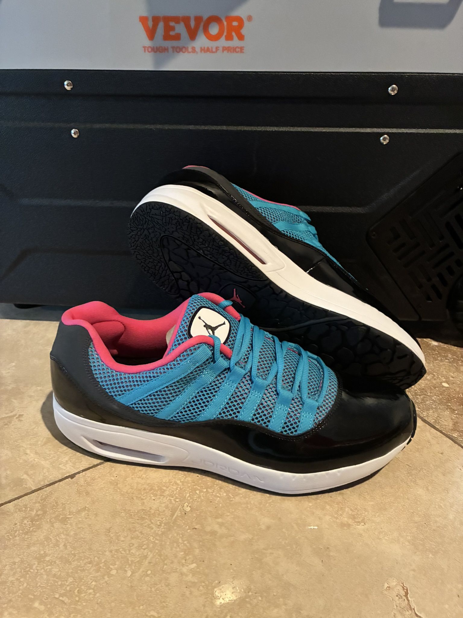 Nike Jordan CMFT 11