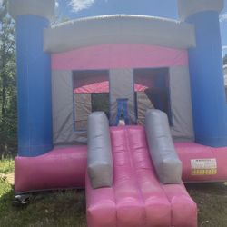 Bounce House And Ballon Garlands 