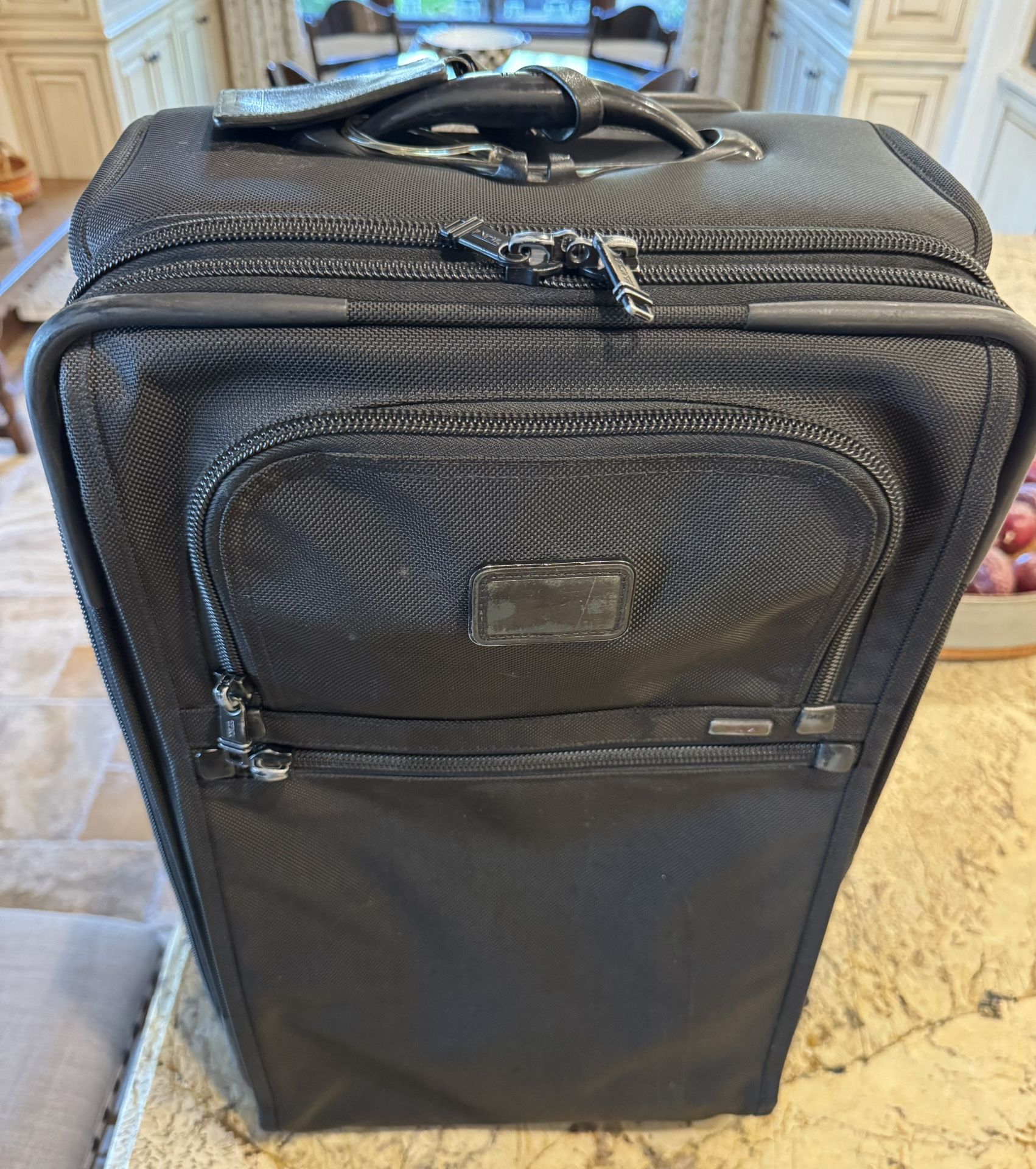 Tumi Carry On Alpha Black 22”