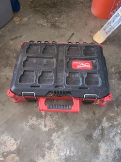 MEDIUM-tool box Milwaukee