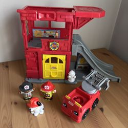 Fisher Price Little People Rescue Ramp Fire Station Truck & Figures Dalmatian