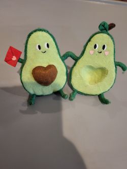 🥑💌 Adorable Avocado Couple Valentine Plush Décor – Holding Hands & Love Letter