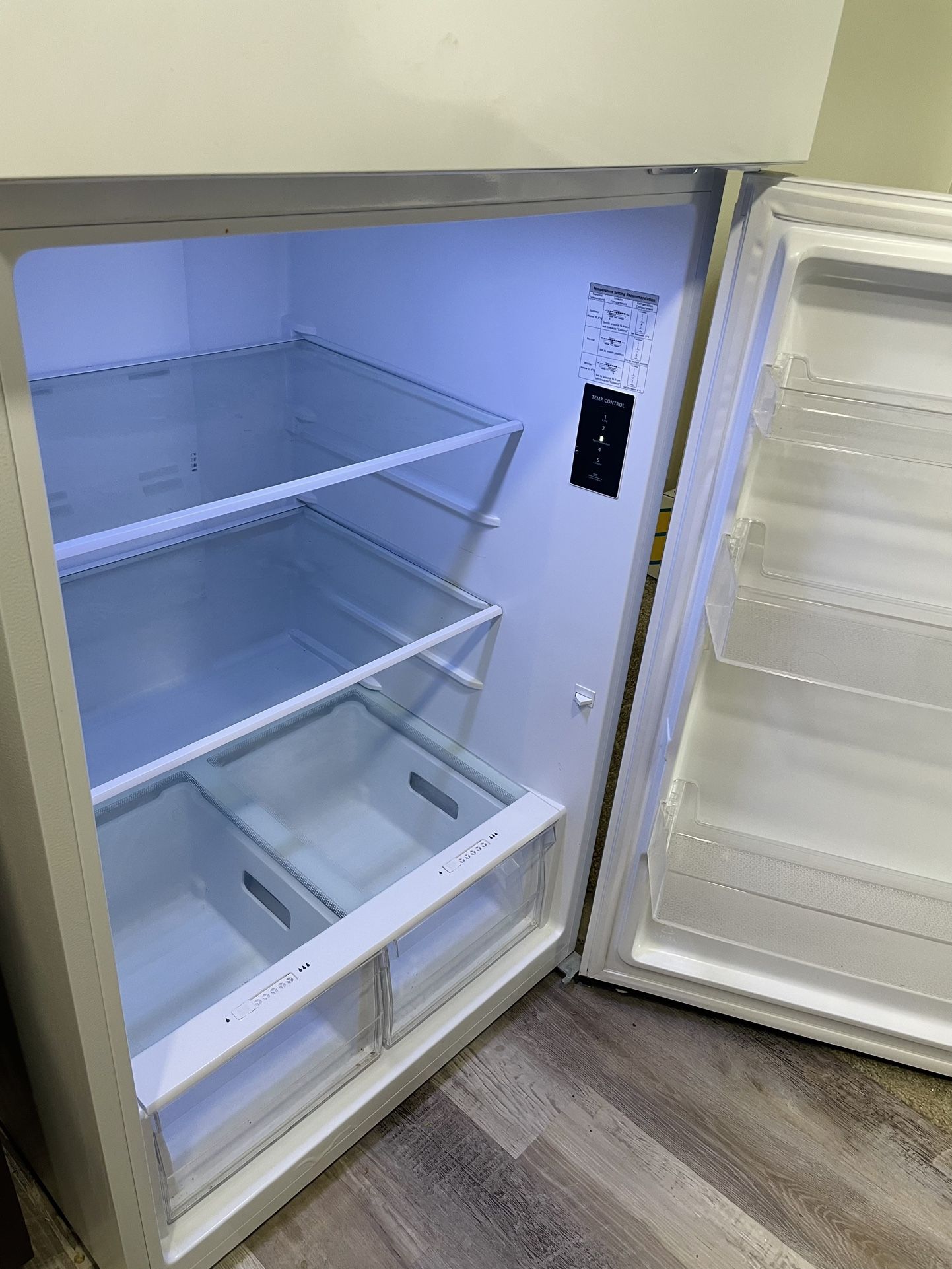 Mora Refrigerator with Top Freezer