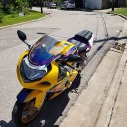 2003 GSXR600 SuZuKi 7400 miles...never dropped