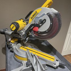 DEWALT 15 Amp Corded 12 in. Double Bevel Sliding Compound Miter Saw with XPS technology