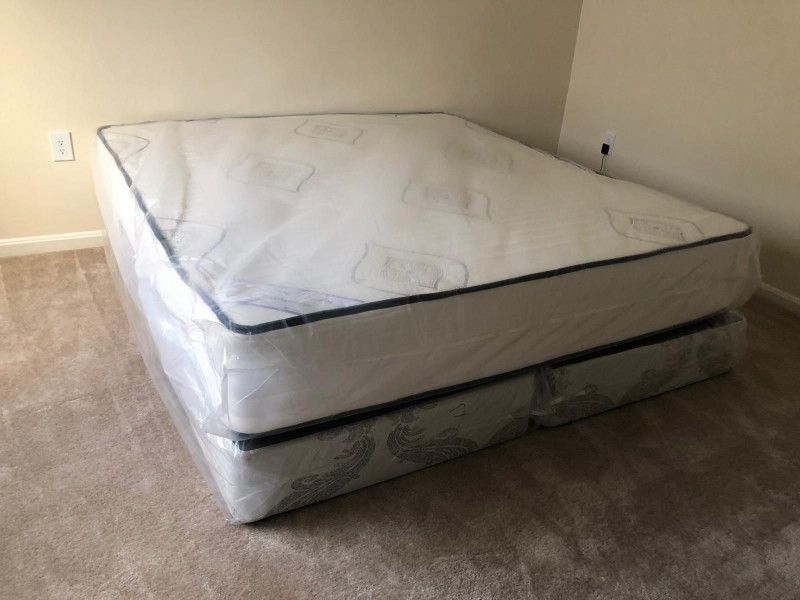 Queen Mattress - Double Sides & Box Spring - Delivery Disposable