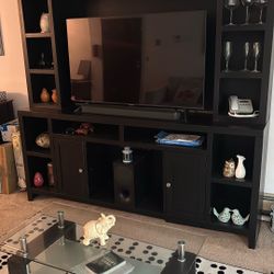 Entertainment Wall Unit Set With Ample Storage Space