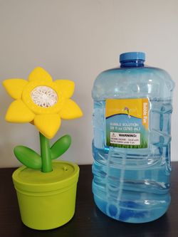 Outdoor Fun Bubble Solution with Flower Wand