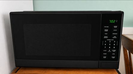 New black 1000 W microwave