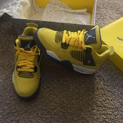 Lightening Retro 4 (gs) Size 4y