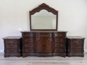 🔥 Wood Dresser with Mirror and 2 Nightstands