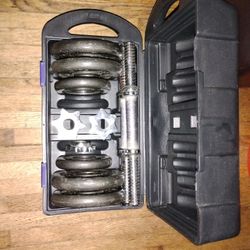 CAP 40LB.DUMBELL SET MISSING 1 COLLAR AND 2:2.5 WEIGHTS.APPROXIMATELY 30 LBS ASKING $25.00 CASH.
