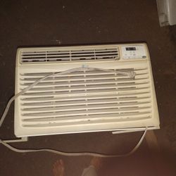 Large 220volts 15 Amp Ac For Store Or Large Area