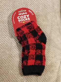 🚨 WOMEN'S COZY SOCKS -- ALOE INFUSED.