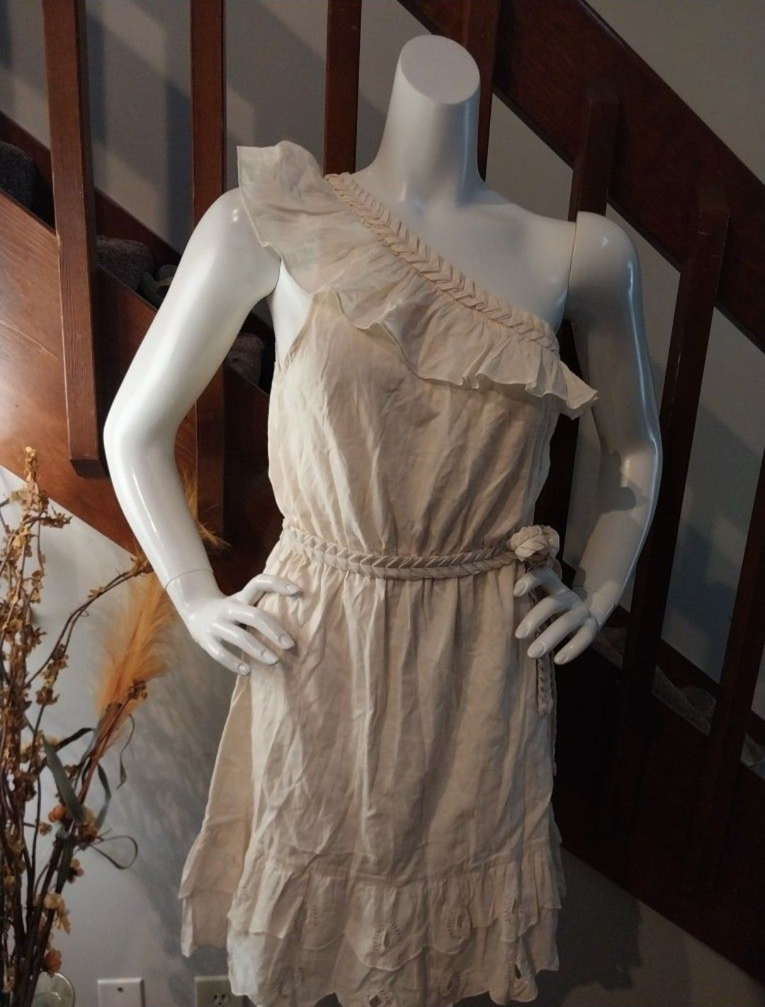 BEAUTIFUL WHITE MANIQUIM! WESTSIDE 32205!🥰