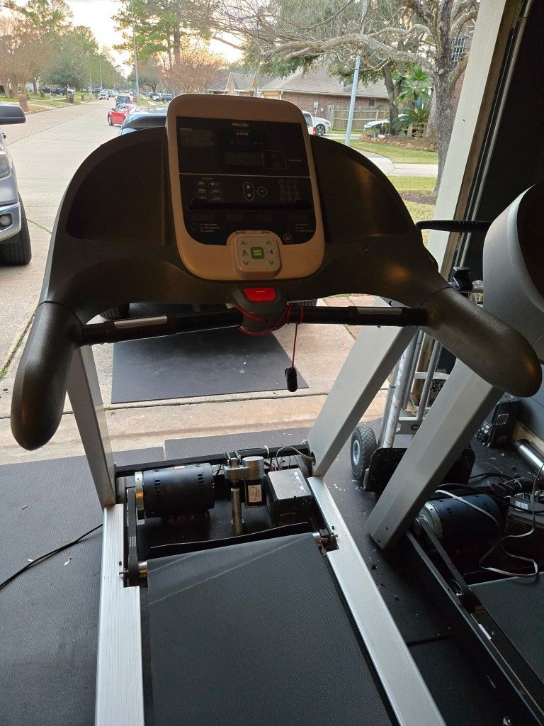 C932i Precor Treadmill