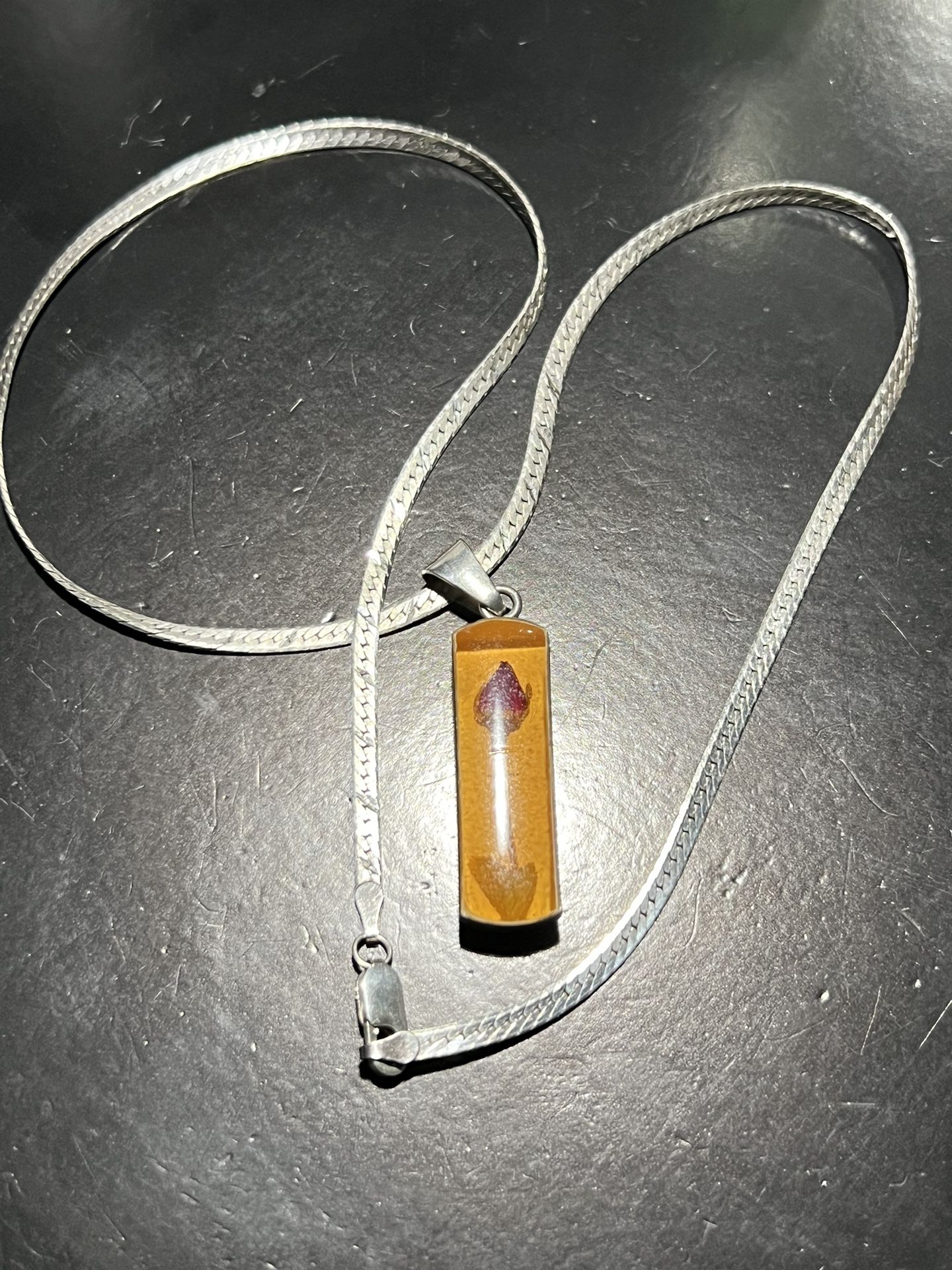 BEAUTIFUL PURE STERLING SILVER NECKLACE WITH BEAUTIFUL AMBER PENDANT SIZE 18 
