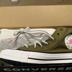 Converse Women New Condition High Top  Size 6.5