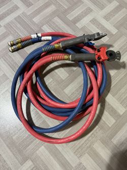 15 BLUE AND RED RUBBER AIR HOSE SET WITH MAXXGRIP GLADHANDS  