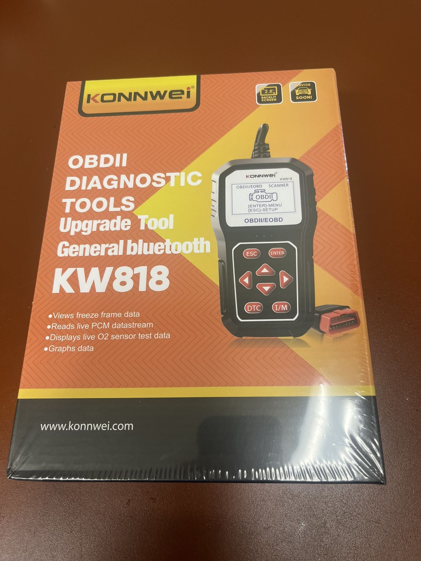 The KONNWEI KW818 OBDII Diagnostic Tool is a highly versatile and user-friendly device designed to meet the diagnostic needs of car enthusiasts, profe