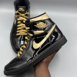 Jordan 1 Retro Black Metallic Gold 