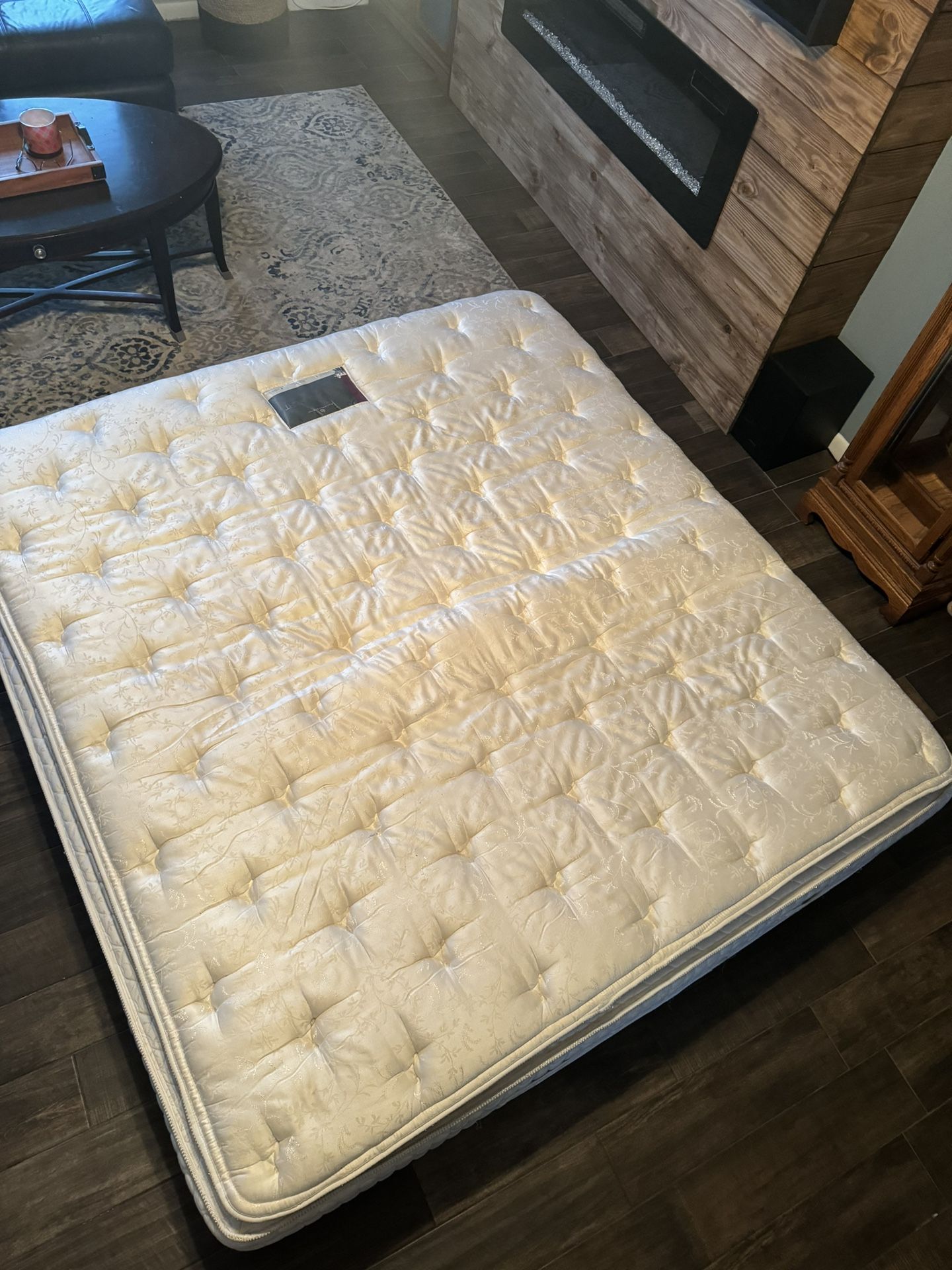 Double Pillow Top King Mattress for Sale in Port St. Lucie, FL OfferUp