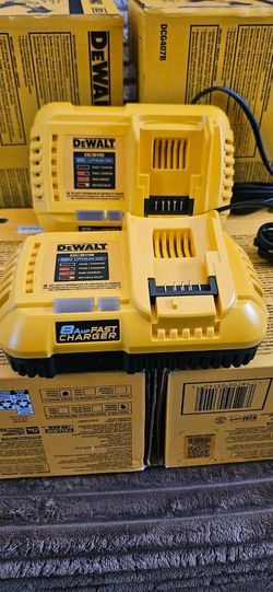 DEWALT 20V MAX / 60V MAX FLEXVOLT Lithium-Ion Fan Cooled Fast Battery Charger