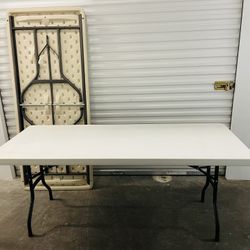 6 Foot Tables 30 Dollars Each  Resin.       Items are in Winter Garden, Florida.