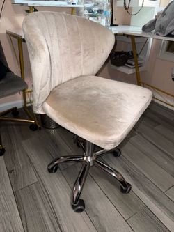 White Vanity Chair - Cute & Comfortable