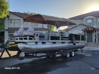 SUNTRACKER PARTY BARGE COMPLETE REMODELED