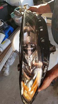 Ford fusion rt side headlamp