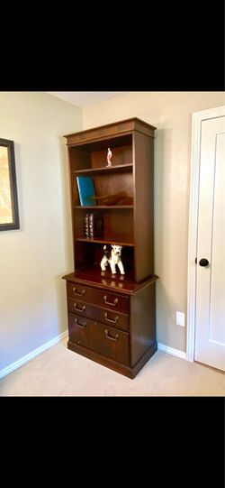 Of Division Skyline/fredinad Bookcase