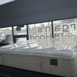 CALIFORNIA KING SIZE KING KOIL NATURAL COLLECTION PILLOW TOP MATTRESS & BOX SPRINGS BED SET