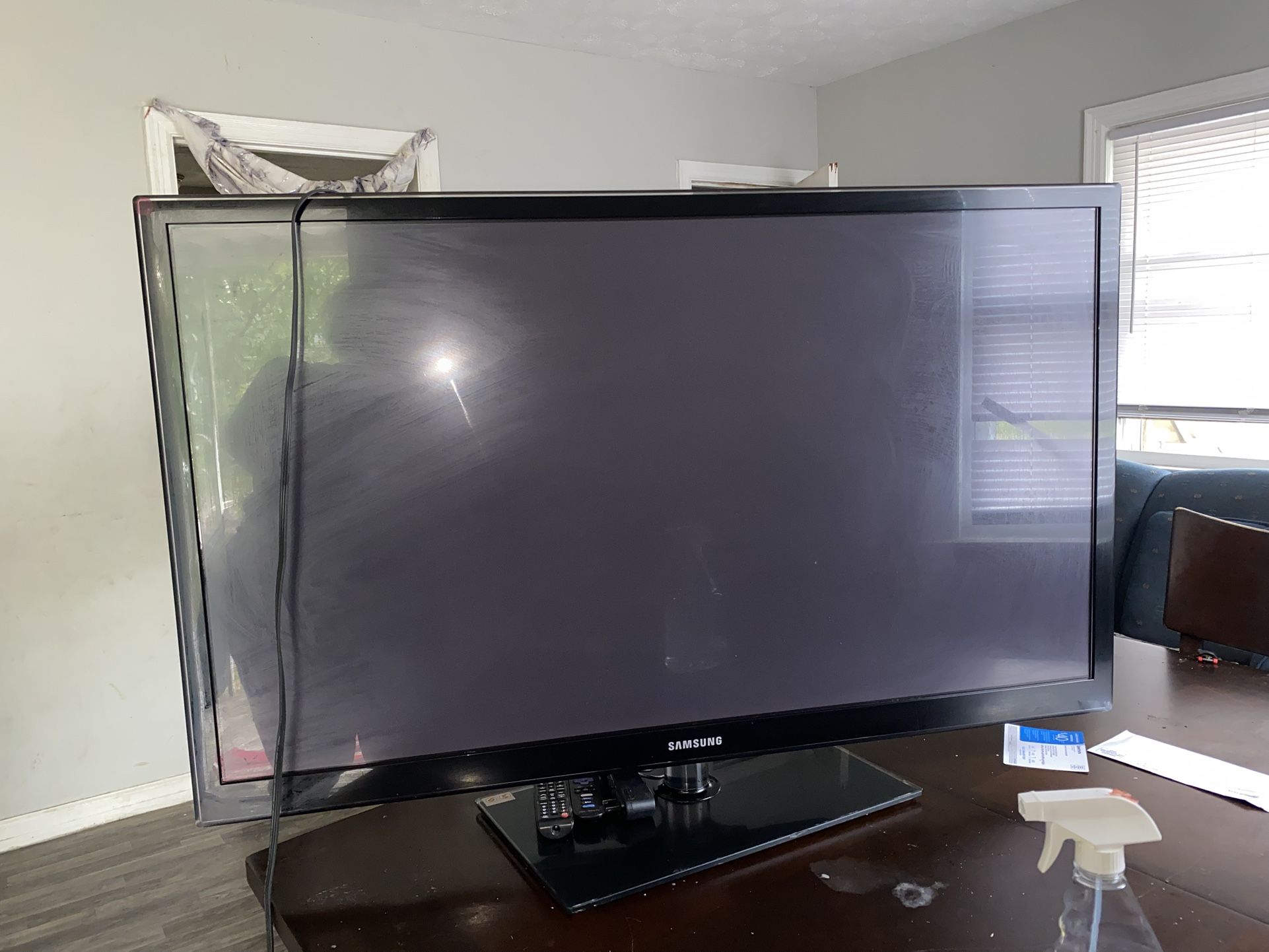 52’ Black Samsung Tv