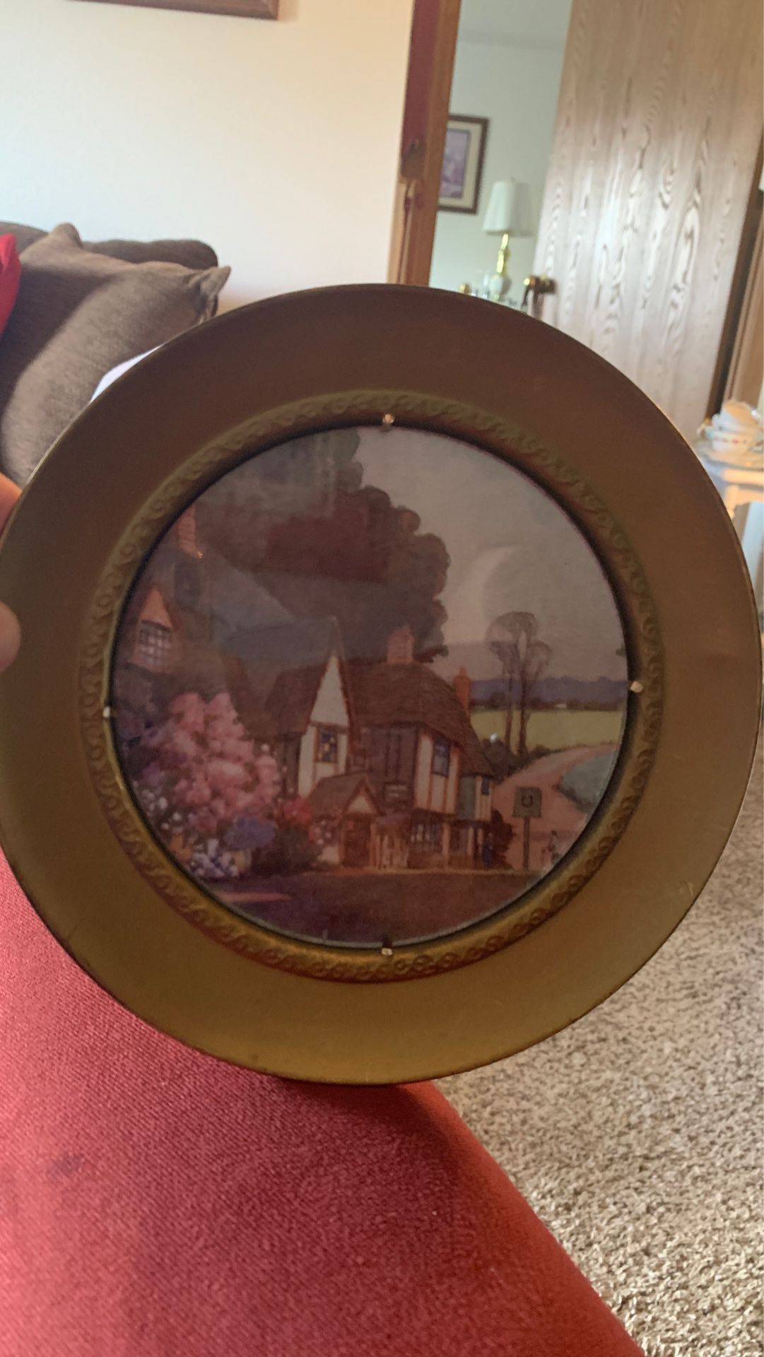 VINTAGE SOLID BRASS ROUND FRAMED PICTURE MADE IN ENGLAND