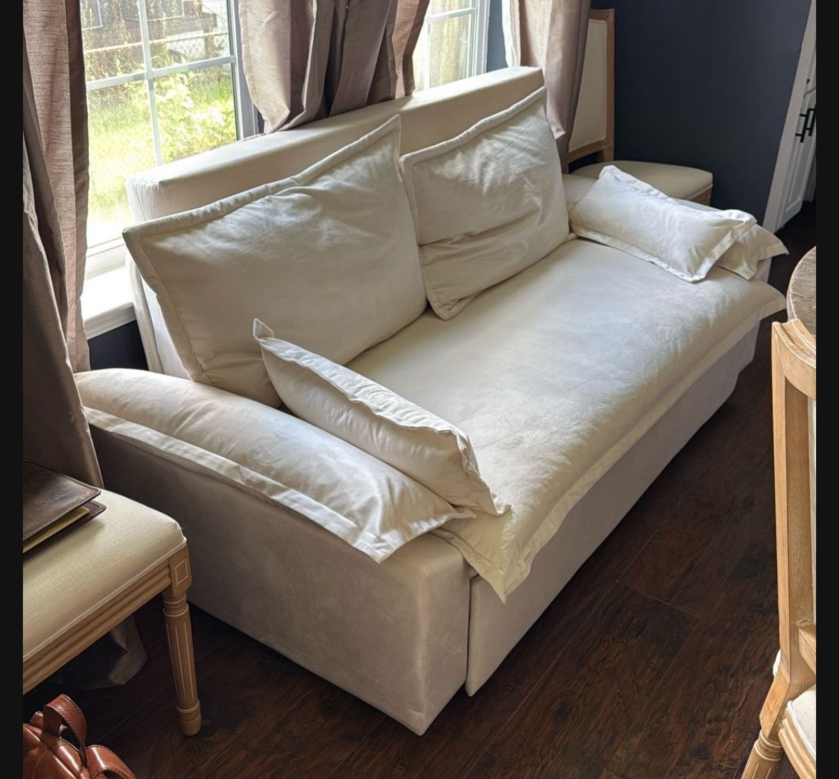 Sofa w/ Queen Pull Out Bed