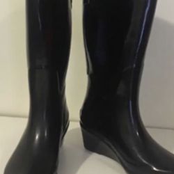 Rain Boots Size 6.5 Runs Big